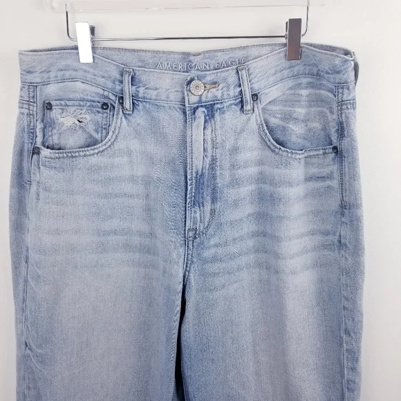 American Eagle 90s Boyfriend Light Wash Distressed Jeans size 12 X-Long - Picture 5 of 11